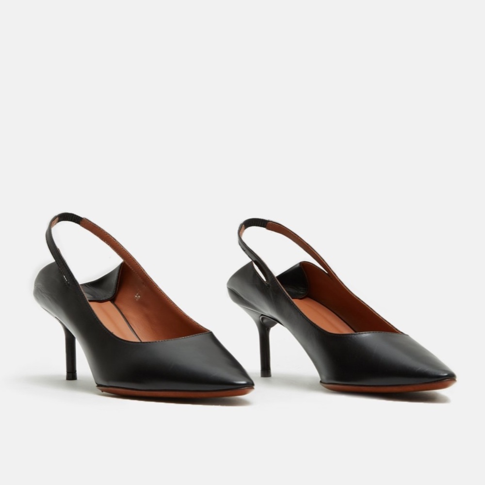 🦄Vetements classic kitten heel🦄